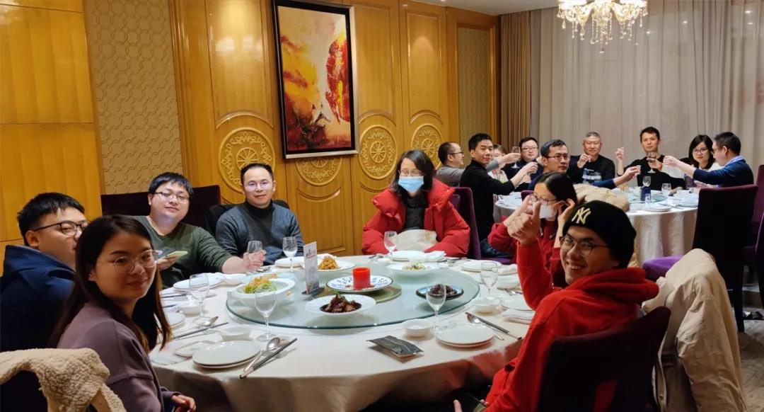 齊心協(xié)力，乘風(fēng)破浪！聚集夢(mèng)想，贏在未來！